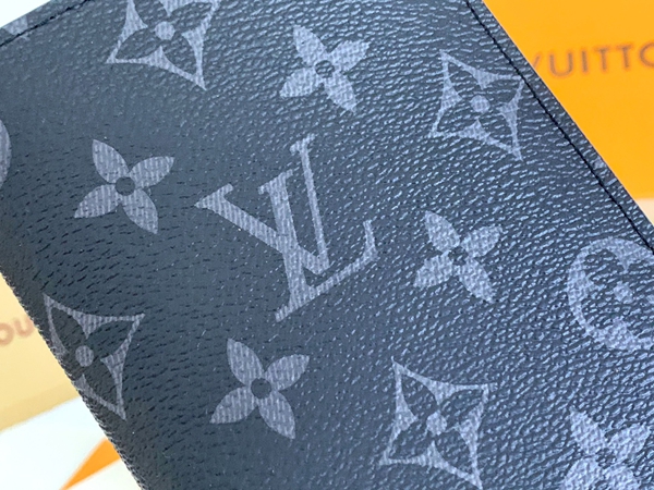 LVコピーウォレット着用イメージ